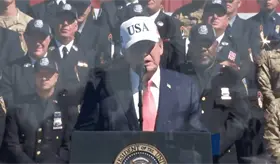 Trump afirma que fue evacuado en brazos durante el 11-S, pero las investigaciones desmienten su historia
