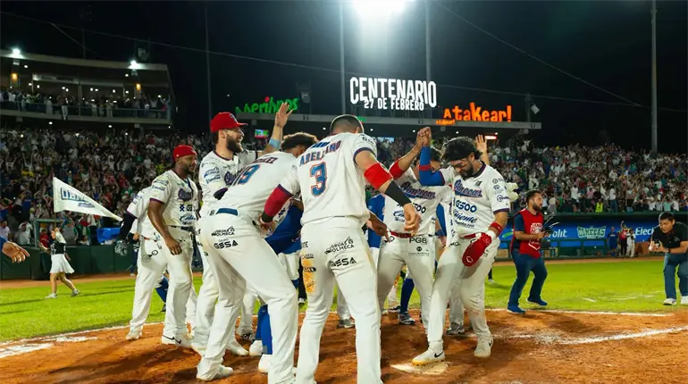 PRD y PRI afirman que el gobierno busca llevar acarreados al Centenario con entrega de boletos