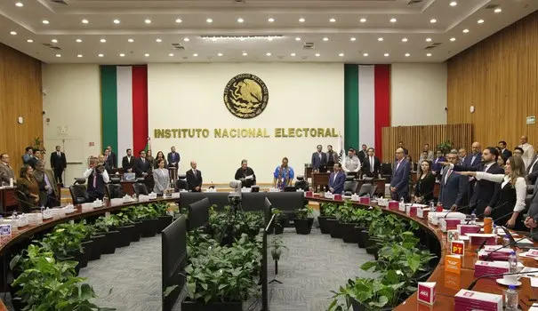 Despiden a trabajadora del INE tras denunciar acoso; FGR exige borrar el caso en redes sociales