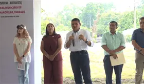Entrega gobierno viviendas y obras en Huimanguillo