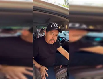 Exhiben a alcalde de Comitán llegar en camioneta de lujo a evento de Sheinbaum