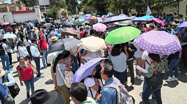 CNTE y simpatizantes de Morena se confrontan en Oaxaca durante visita de Sheinbaum