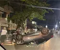 Vuelca veh&iacute;culo sobre la avenida Ni&ntilde;os H&eacute;roes, en colonia Atasta de Villahermosa