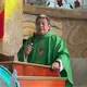 Padre Padre tiktoker llama a feligreses a sostenerse en Dios ante los riesgos de la IA