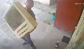 Le roban compresor de minisplit mientras le daba mantenimiento en Pomoca