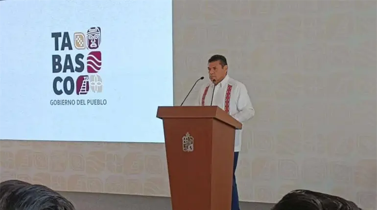 Hay quienes por intereses pol&iacute;ticos descalifican proyectos sin conocerlos: May al presentar su agenda semanal