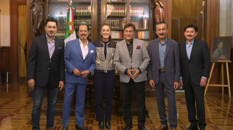 &iexcl;Con la jefa de jefas! Sheinbaum recibe a Los Tigres del Norte en Palacio Nacional