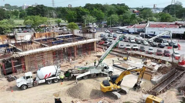 Javier May supervisa avances del nuevo Centro de Convenciones y el C5 en Villahermosa