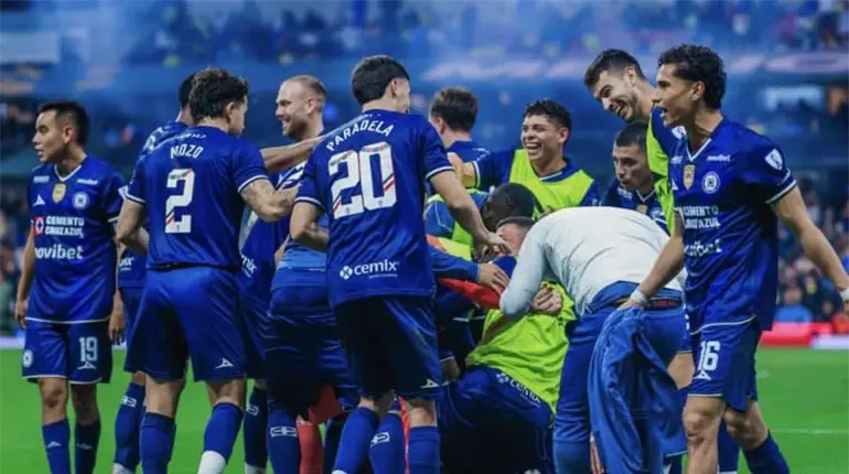 Jugadores de Cruz Azul sufren retraso en su vuelo previo al juego de la Campeones Cup ante Miami