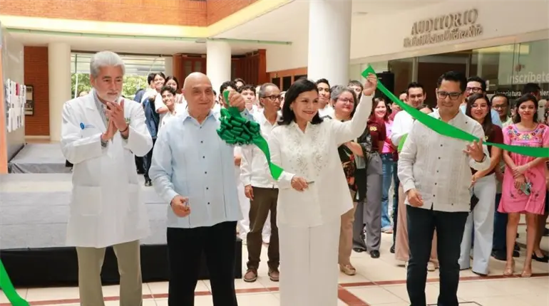 Universidad Olmeca se encamina a su 35 aniversario con inauguraci&oacute;n de galer&iacute;a y presentaci&oacute;n de libro