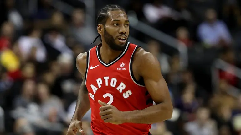 Kawhi Leonard regresa a Toronto, equipo con el que conquist&oacute; la NBA en 2019