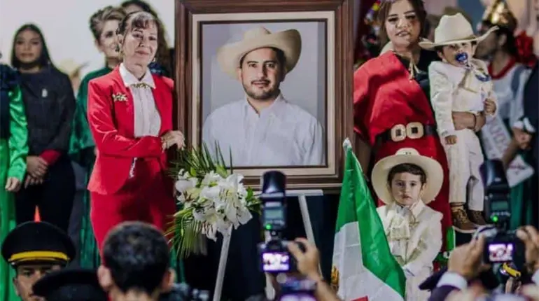 Detienen a secretaria del Bienestar de Uruapan