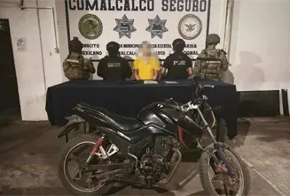 Detienen en Comalcalco a sujeto con presunta droga y motocicleta robada