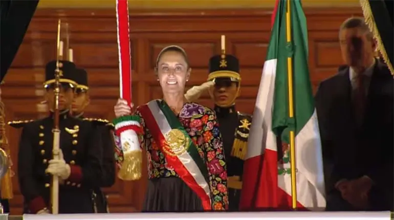 &iexcl;Viva la dignidad del pueblo de M&eacute;xico!, arenga Sheinbaum en el Grito de Independencia