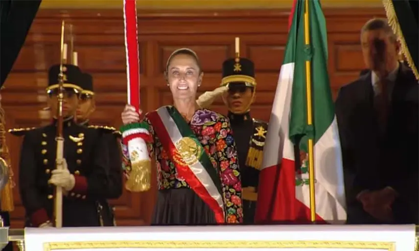 ¡Viva la dignidad del pueblo de México!, arenga Sheinbaum en el Grito de Independencia