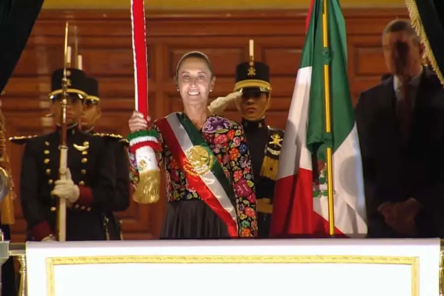 &iexcl;Viva la dignidad del pueblo de M&eacute;xico!, arenga Sheinbaum en el Grito de Independencia