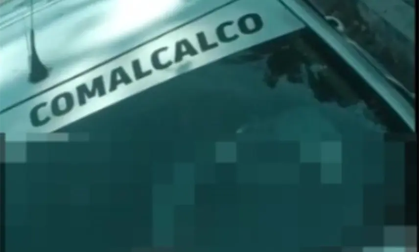Captan a taxista de Comalcalco en conductas inapropiadas a bordo de unidad en la vía pública