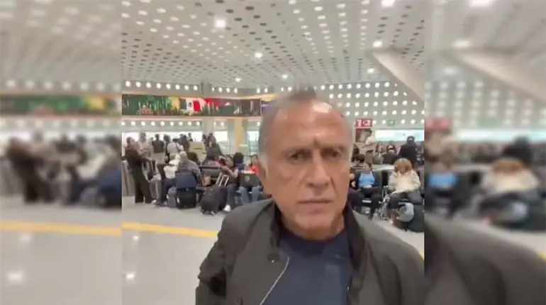 Encaran a Yunes en el AICM; le gritan "traidor" y "sinverg&uuml;enza"