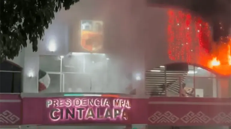 Falla en la pirotecnia durante ceremonia del Grito de Independencia en Palenque y Cintalapa