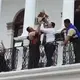 Ni&ntilde;o salta desde balc&oacute;n para recrear gesta heroica de Juan Escutia en Jalisco