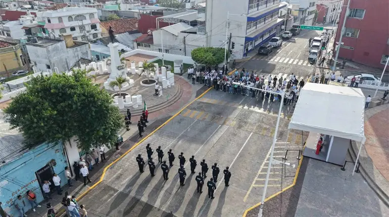 A 216 a&ntilde;os de la Independencia, la transformaci&oacute;n de M&eacute;xico exige justicia social y trabajo diario, destaca la SOTOP