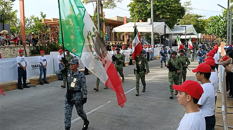 Sin novedad transcurri&oacute; en Tabasco desfile por 216 aniversario del inicio de la Independencia de M&eacute;xico