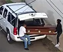 Abandonan ata&uacute;d con un cad&aacute;ver cerca del aeropuerto de Uruapan previo al Grito