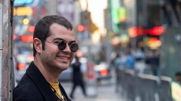 "Entre m&aacute;s me pidas eso, menos canto": Aleks Syntek protagoniza inc&oacute;modo momento en concierto en CDMX