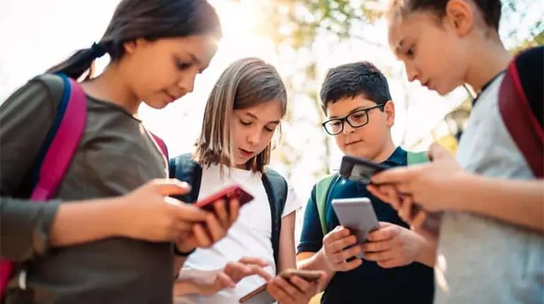 UE propone prohibir las redes sociales a menores de 13 a&ntilde;os