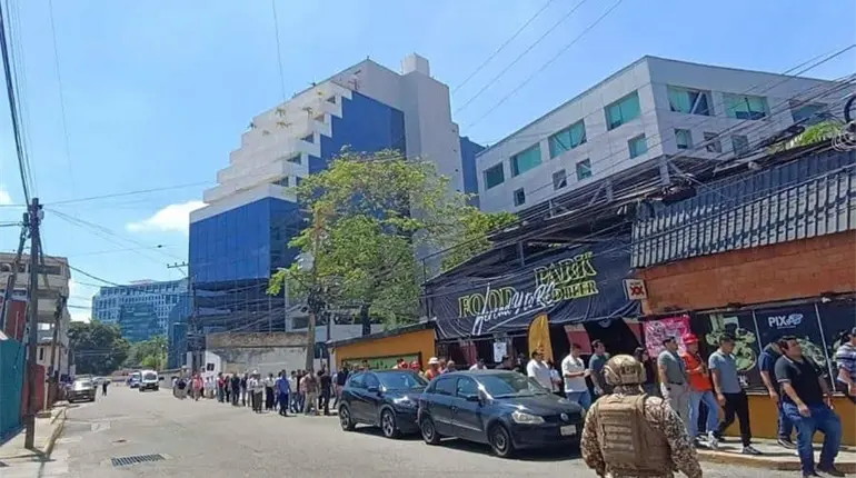 Realizan en Pir&aacute;mide de Pemex simulacro de sismo en conmemoraci&oacute;n a sismos de 1985 y 2017