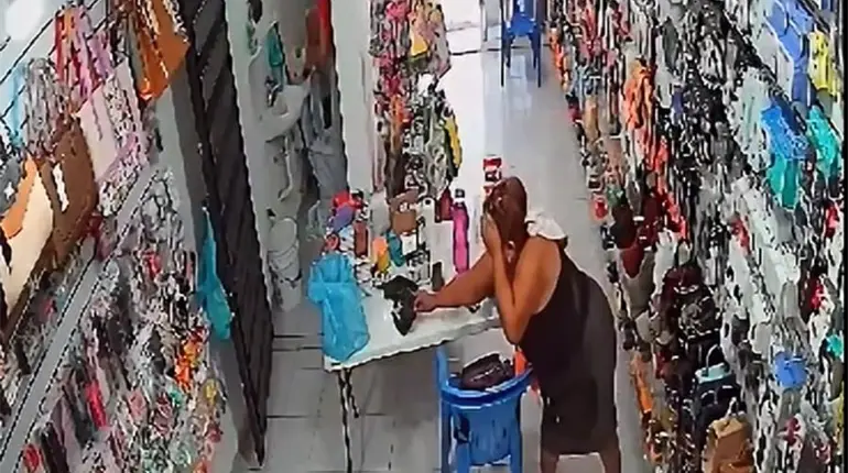 Mujer se roba cangurera con dinero en establecimiento de Cunduac&aacute;n