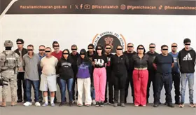 Detienen en Michoac&aacute;n a jefe de polic&iacute;a municipal y a otros 17 polic&iacute;as y funcionarios