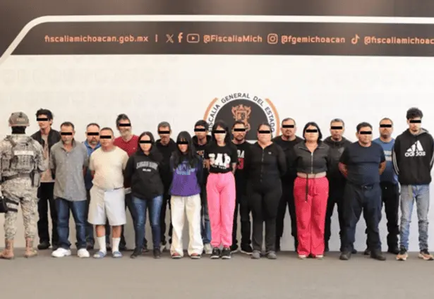 Detienen en Michoac&aacute;n a jefe de polic&iacute;a municipal y a otros 17 elementos y funcionarios