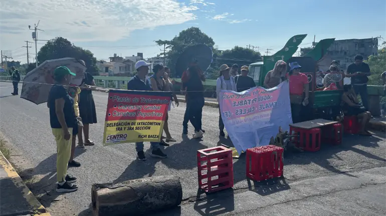 Habitantes de Ixtacomit&aacute;n amenazan con bloqueo carretero por falta de agua