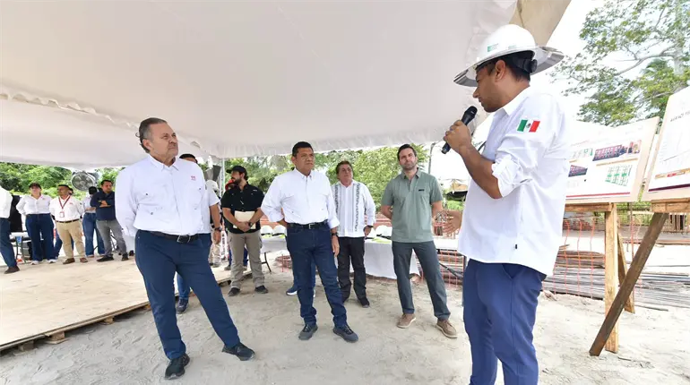 Javier May y Octavio Romero supervisan avance de construcci&oacute;n de viviendas en Centro y la Chontalpa