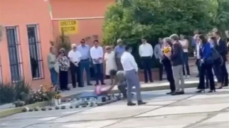 Padre de Claudia Tacoronte visita la Casa de la Cultura de Cuautla donde asesinaron a su hija