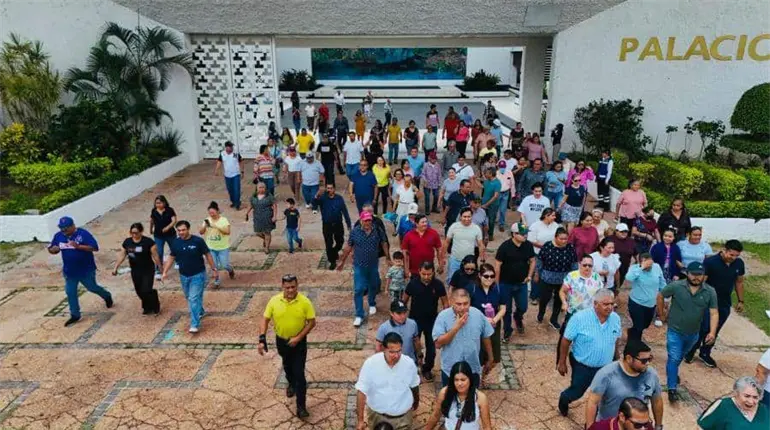 Abren port&oacute;n principal del Palacio Municipal de Centro tras 30 a&ntilde;os de abandono