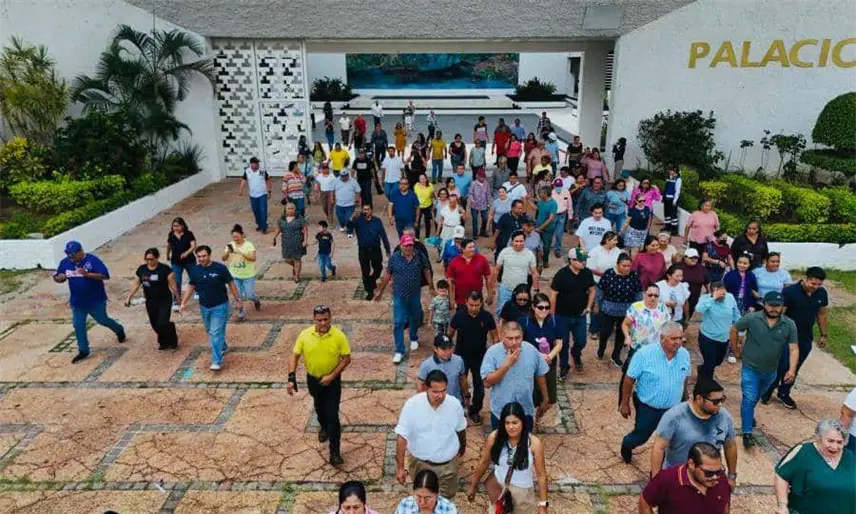Abren portón principal del Palacio Municipal de Centro tras 30 años de abandono