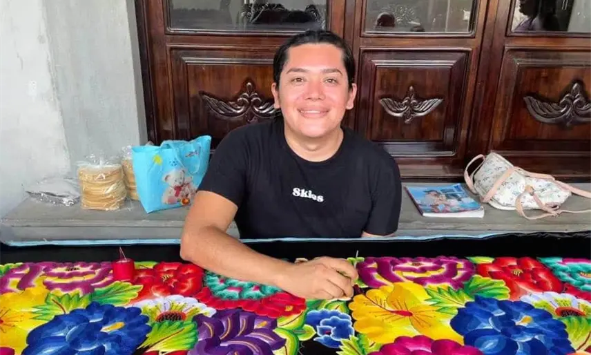 Balean casa de diseñadora muxe que bordó vestido de Sheinbaum