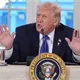 Trump proh&iacute;be el acceso a la Casa Blanca a CNN, Politico y MSNOW; por difundir noticias falsas