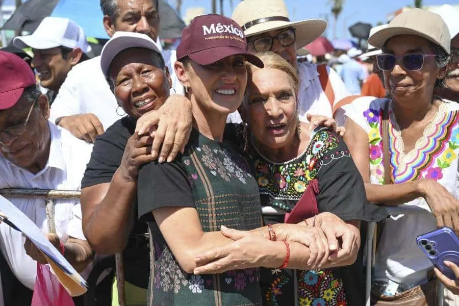 "No compramos votos, damos derechos al pueblo": Sheinbaum defiende programas sociales "No compramos votos, damos derechos al pueblo": Sheinbaum defiende programas sociales