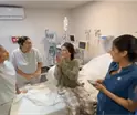 Alejandra Guzm&aacute;n sufre luxaci&oacute;n de cadera durante concierto