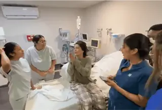 Alejandra Guzm&aacute;n sufre luxaci&oacute;n de cadera durante concierto