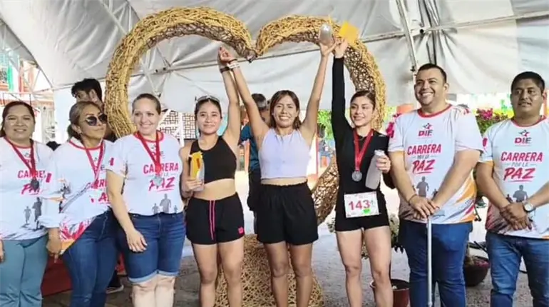 Jos&eacute; Alberto Bal&aacute;n y Leticia Valdez conquistaron la Carrera Atl&eacute;tica "Por la Paz" en Jalapa, Tabasco