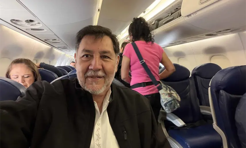 "Corrupto", pasajeros increpan a Noro&ntilde;a en el AICM