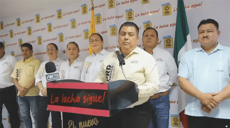 Morena y gobierno se gastar&aacute;n entre 50 y 70 mdp para &acute;acarrear&acute; gente que le aplauda a Sheinbaum, advierte PRD