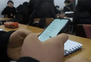 &iexcl;Ni en clases ni en el recreo! Celulares estar&aacute;n restringidos en primarias y secundarias desde el 3 de noviembre: Sheinbaum