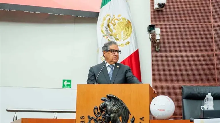 "Hay golpes y pancheros": Higinio Mart&iacute;nez compara tensiones entre Morena y aliados con partido de futbol