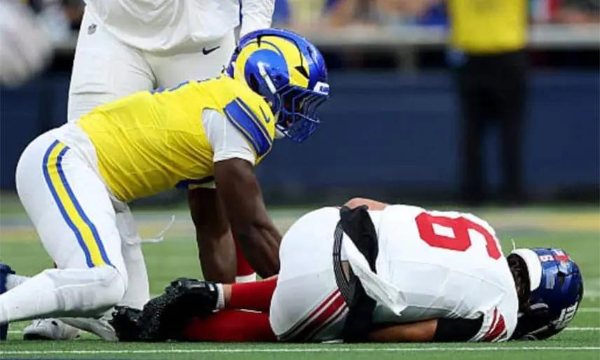 Jaxson Dart, quarterback de Gigantes, podría quedar fuera de actividad en lo que resta de la temporada de NFL