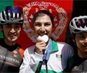 Fariba Hashimi, la ciclista que se disfrazaba de hombre para entrenar y que ahora gan&oacute; plata en Juegos Asi&aacute;ticos